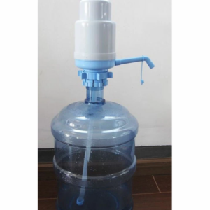 مضخة مياه يدوية