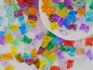 أحجار الكريستال الديكورية المتعددة